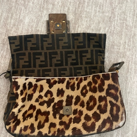 Fendi Baguette - Picture 5 of 15